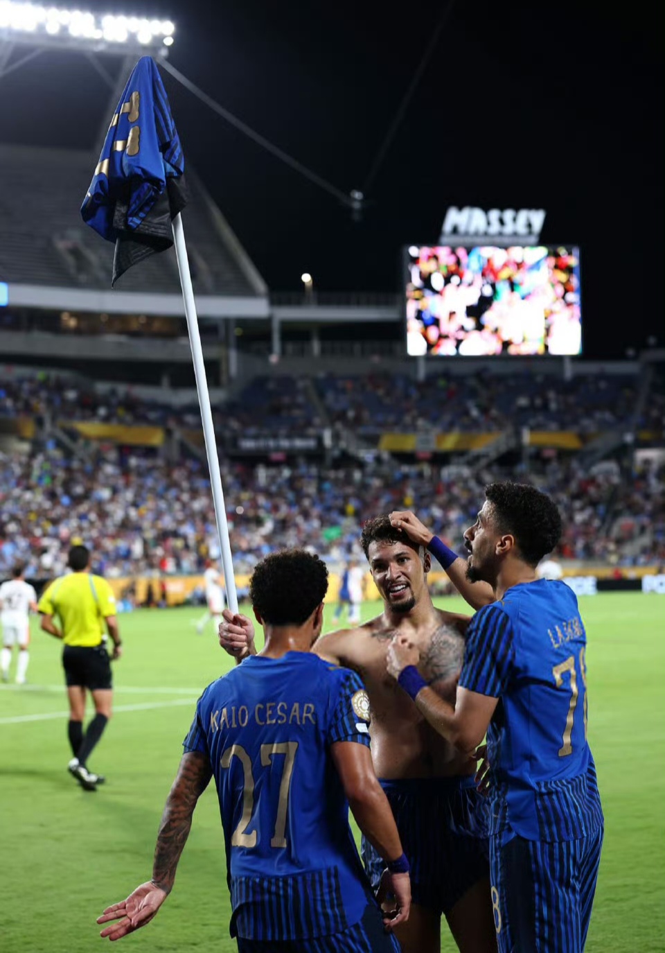 欧宝体育关于赛地聚焦:亚冠国际比赛日热度飙升,曼城篮板制胜,引发热议,临场指挥获称赞的信息